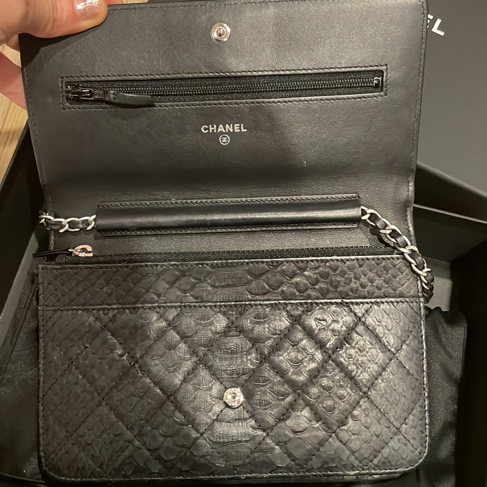 GUARANTEED AUTHENTIC Rare python matte black chanel boy wallet on a chain woc - Picture 6 of 12